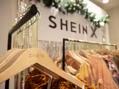 Loja da Shein representando a transformação do varejo de moda global através de tecnologia, produção sob demanda e operação digital.