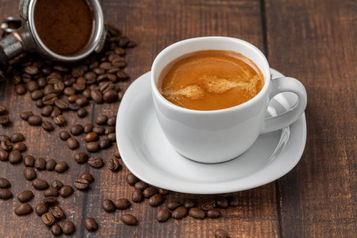 Espresso fincanı kaç ml olmalı? Tek espresso, double espresso ve ideal espresso fincanı ölçüleri hakkında doğru fincan seçimi rehberi.