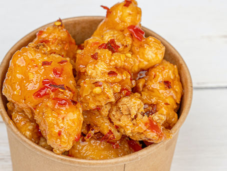Fried chicken wings with sweet chilli sauce