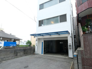 荒田　3階建て店舗付き住宅　駐車場３～４台可　4,100万円