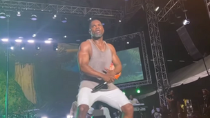 Kevin Hart Makes Kirk Franklin’s Twerking Butt of Joke At BET Awards