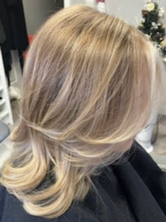 brightblobde1_edited.jpg
full blonde