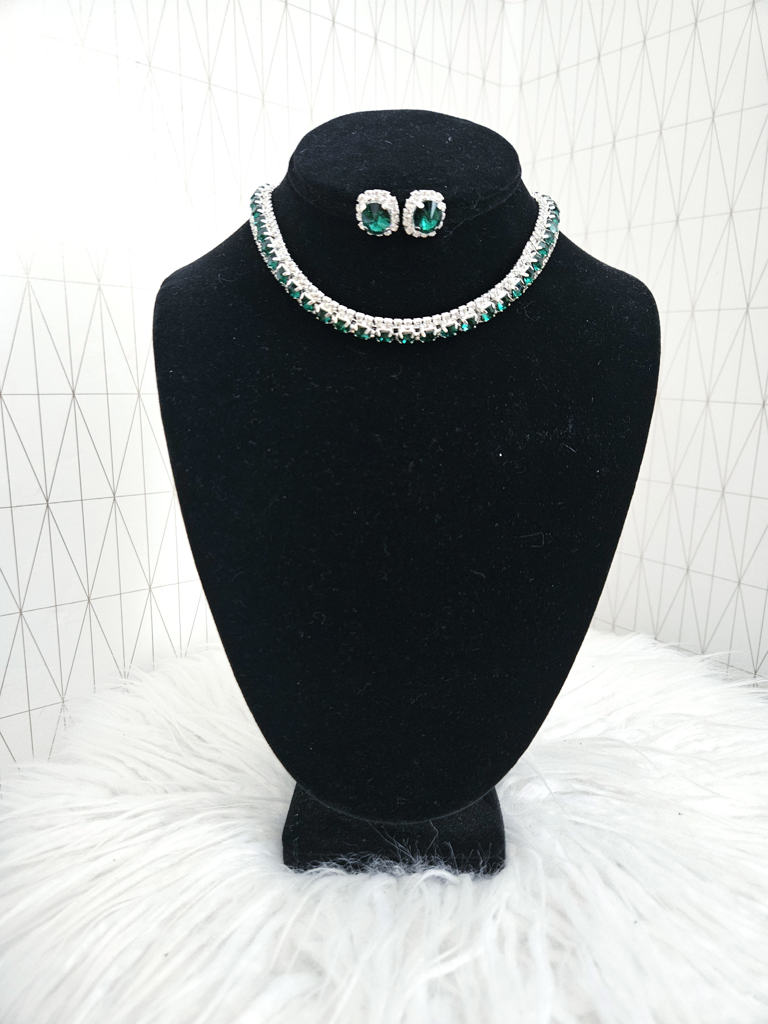 ENSEMBLE DE COLLIER ARGENT ET ÉMERAUDE 