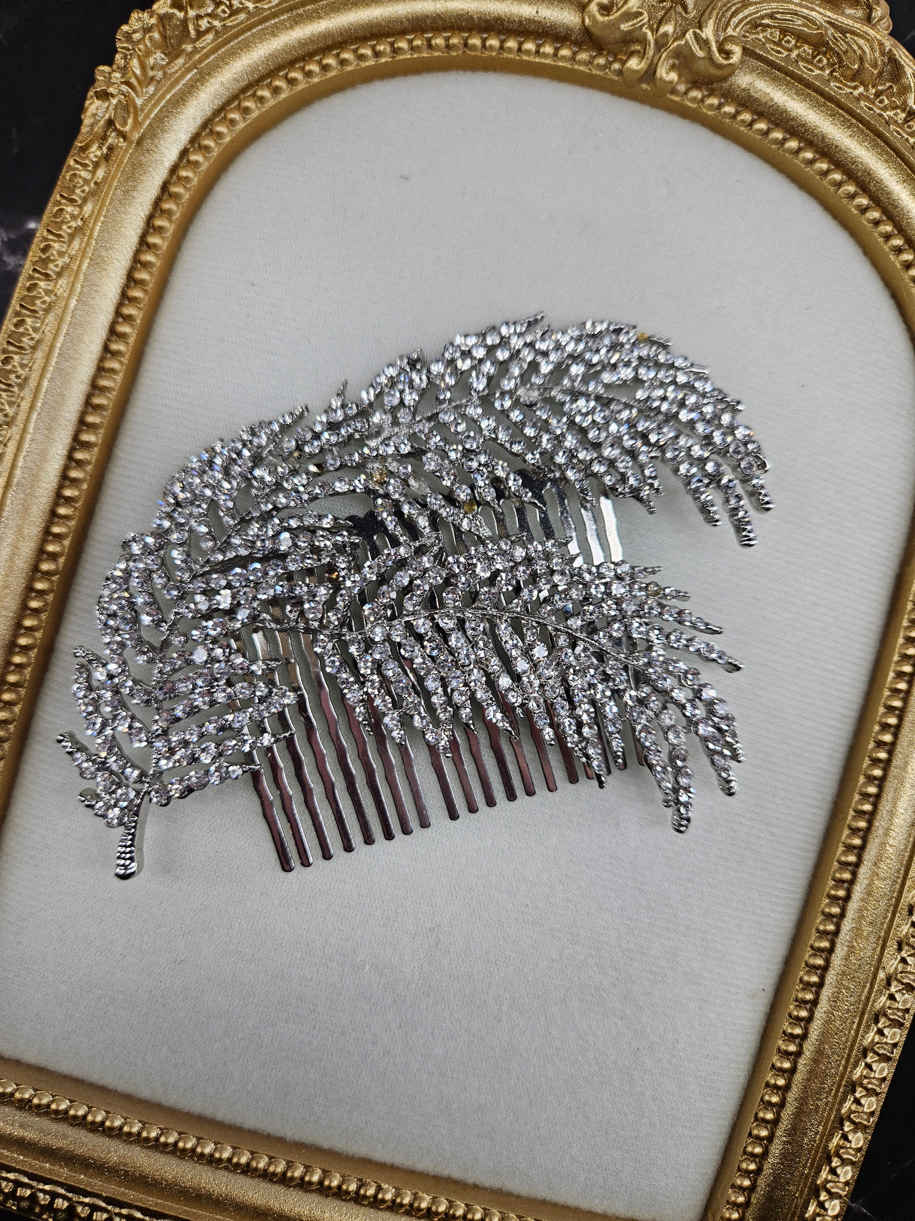 PEIGNE À  CHEVEUX  PLUME EN STRASS