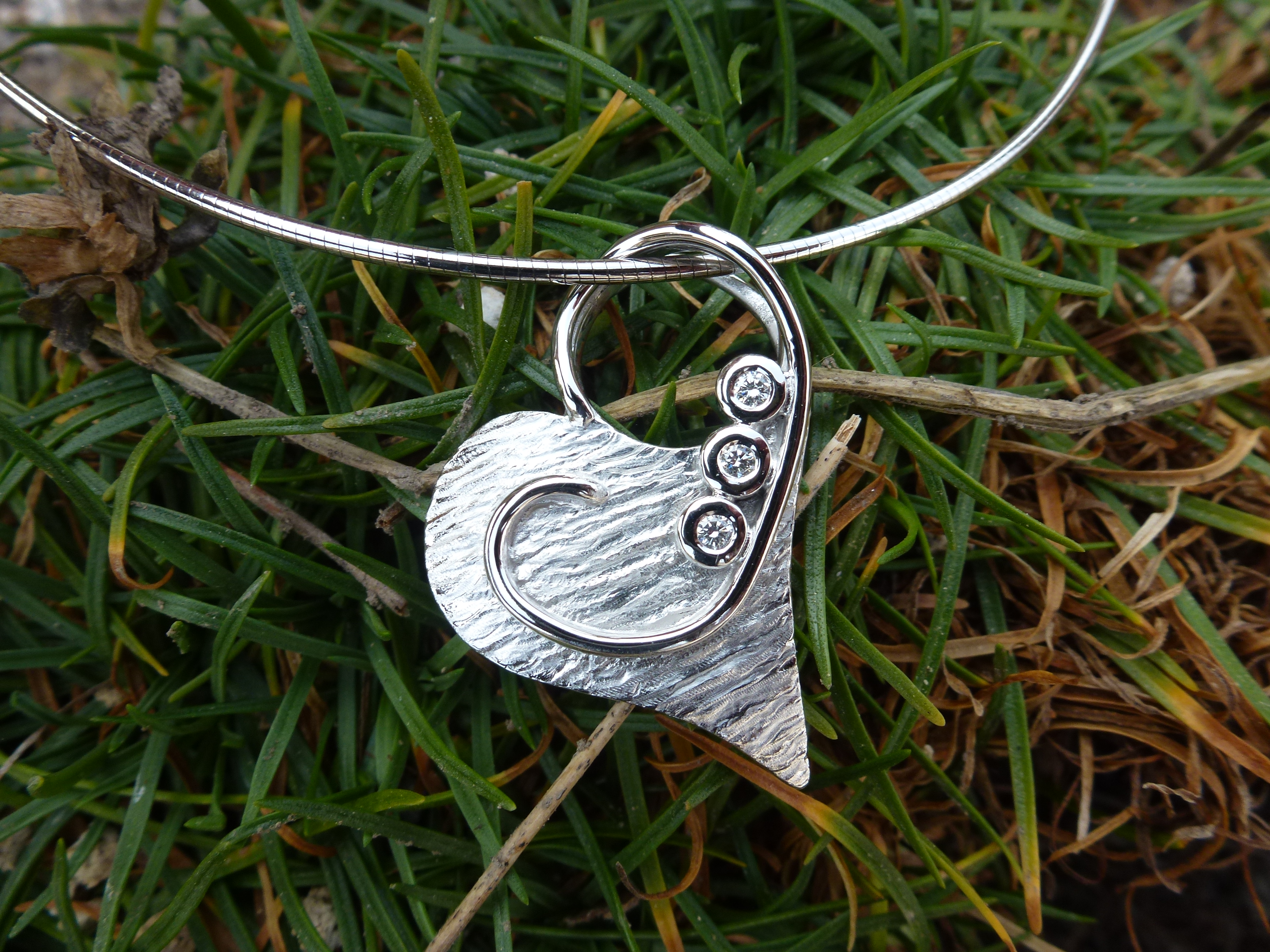 Pendentif argent rhodié - diamants