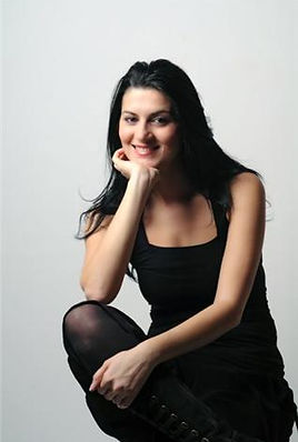 seyhan arman, küründen kabare, tiyatro oyunu, tiyatro, dram, komedi, ironi, trans, lgbt, transseksüel, travesti,