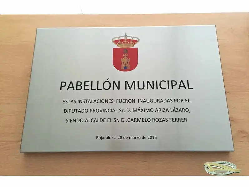 grabado de placas inauguración