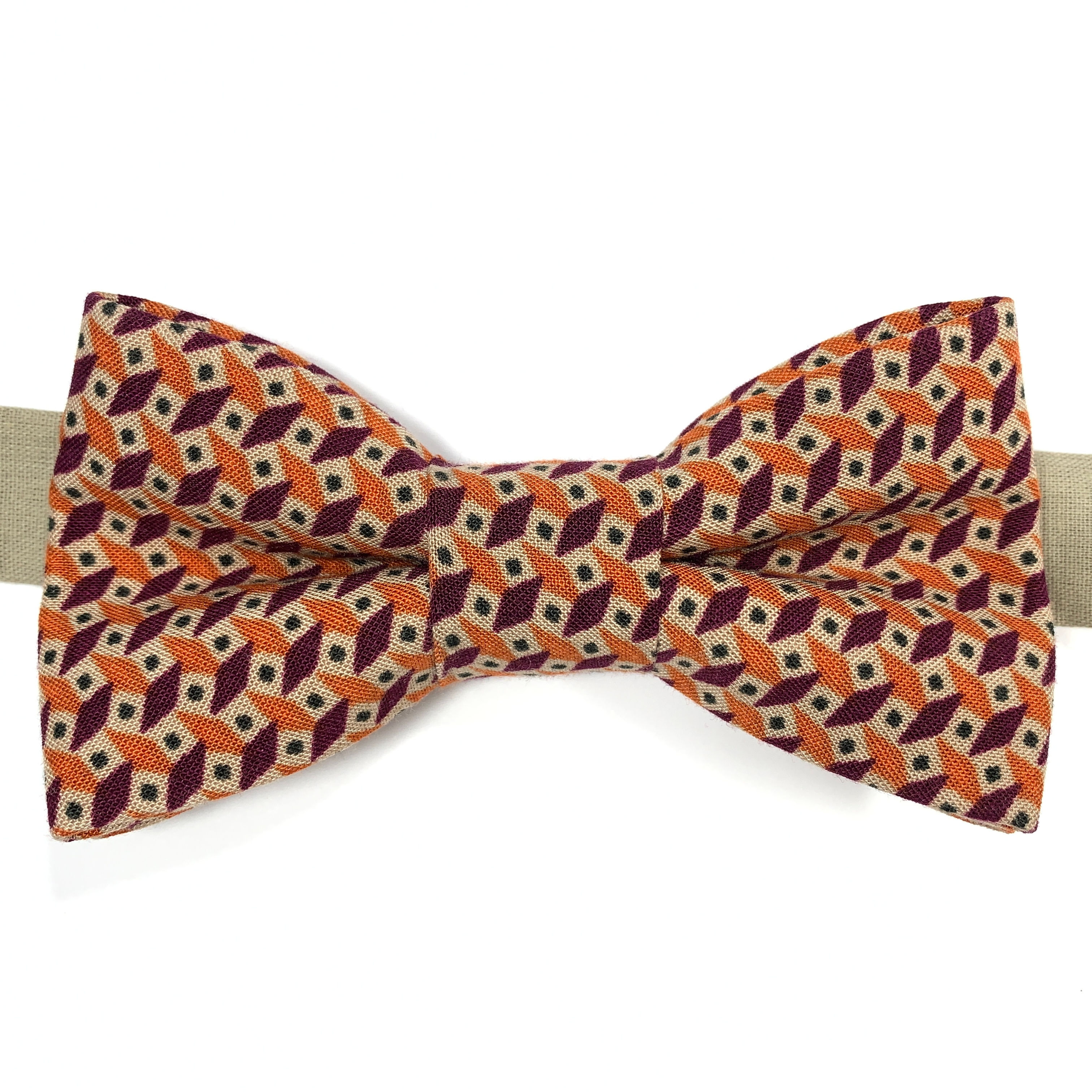 Noeud papillon au motifs géométriques oranges et bordeaux