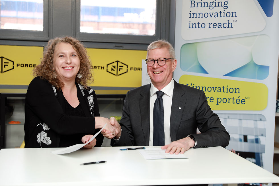Joelle Foster, President and CEO of North Forge, and Dr. Stephen Lucas, CEO of Mitacs, formally sign a
Memorandum of Understanding at North Forge’s Fabrication Lab