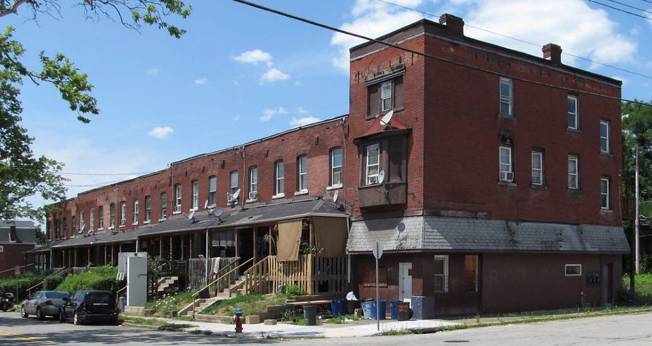 Row_of_houses_on_Kelly_Street_Homewood.jpg