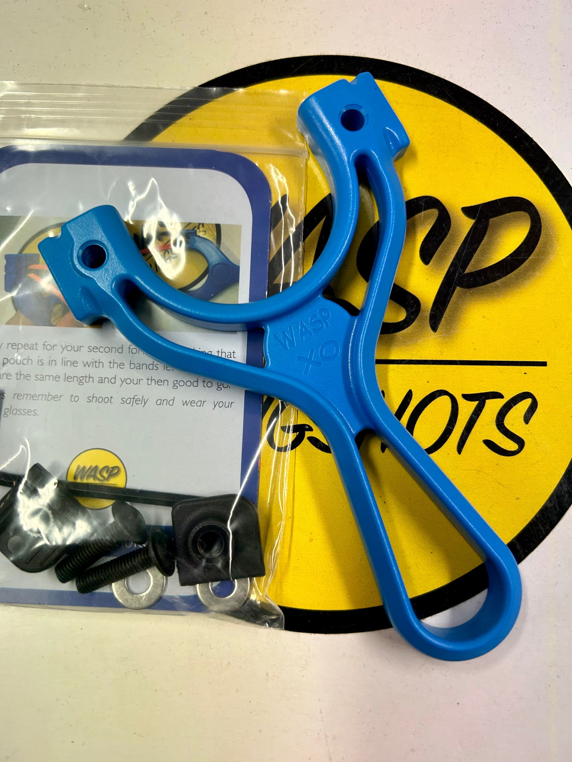 Tirachinas Wasp XO- EDC con abrazaderas de banda