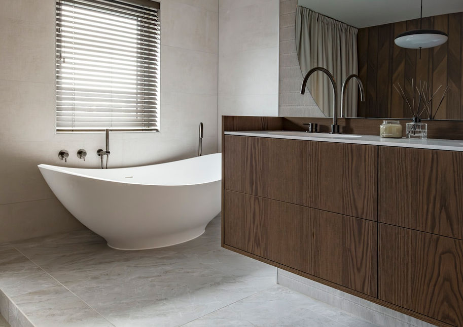 Luxe badkamer ensuite in natuurlijke materialen