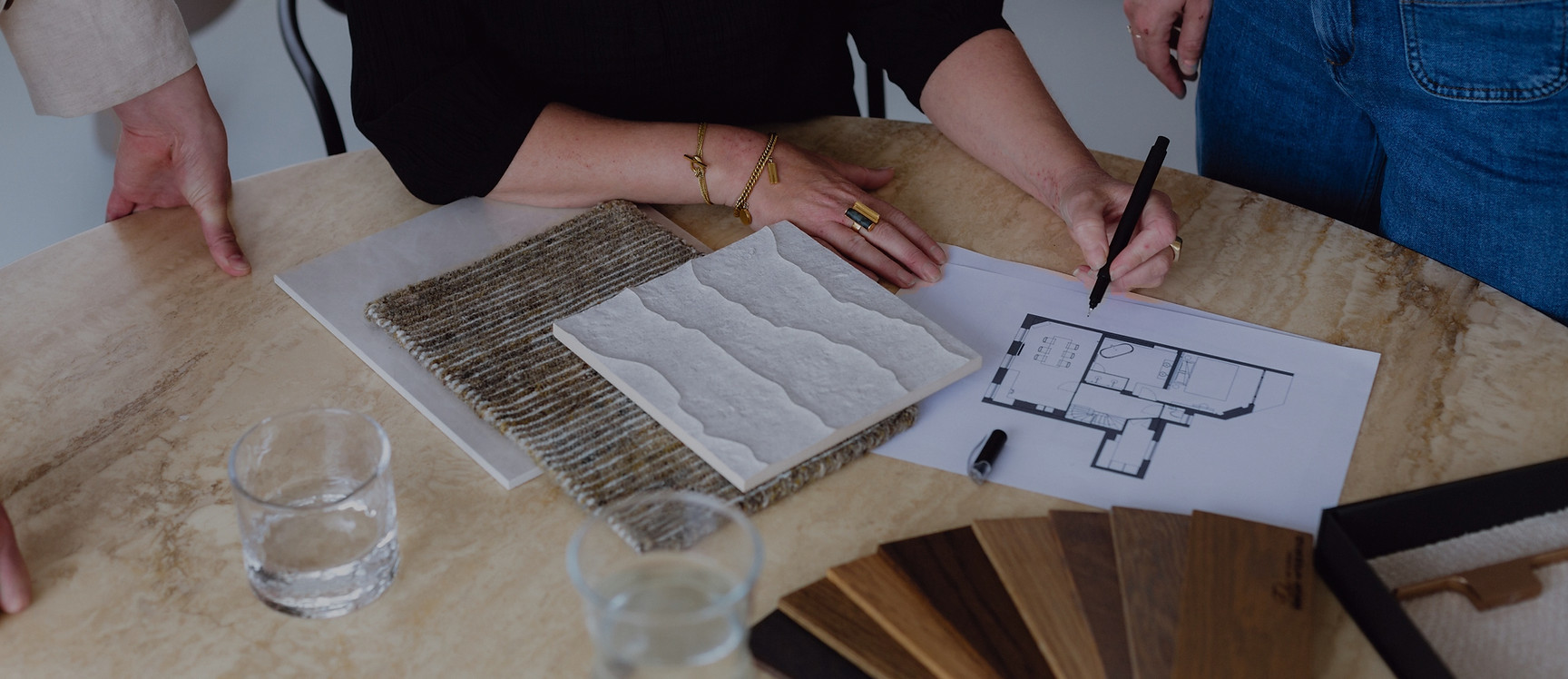 Interieurontwerper Lieke Sanders aan het