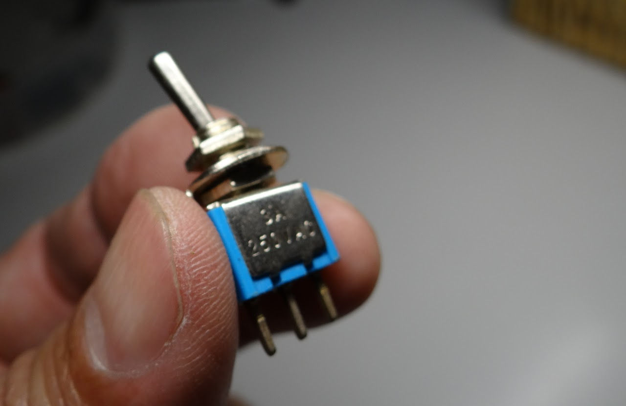 TOGGLE SWITCH (ON-ON)
