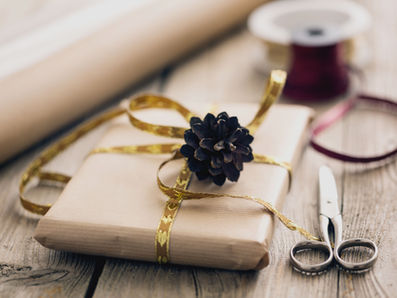 Weil Schenken Freude macht: sinnvolle Weihnachtsgeschenke im ersten Lebensjahr