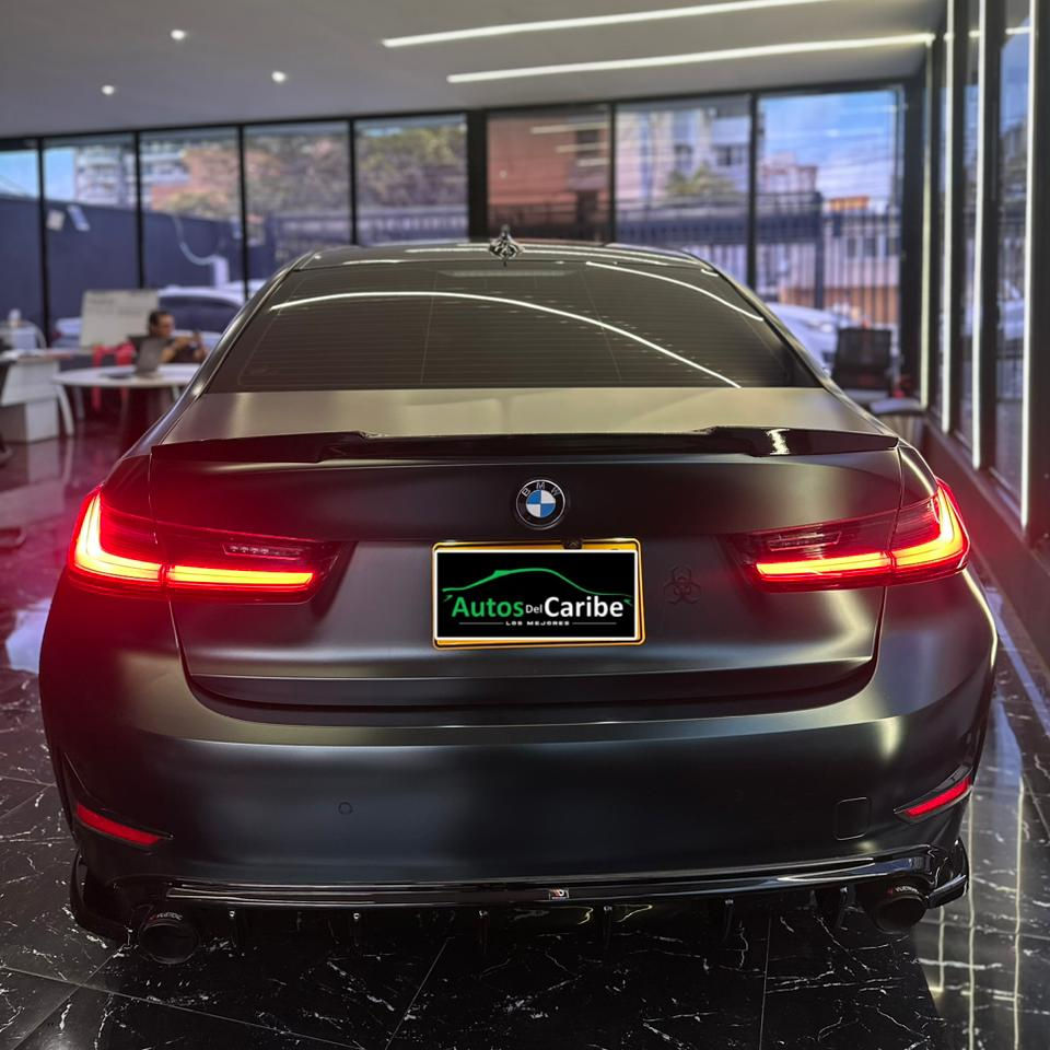 Miniatura: BMW 320i MULTICOLOR 2020