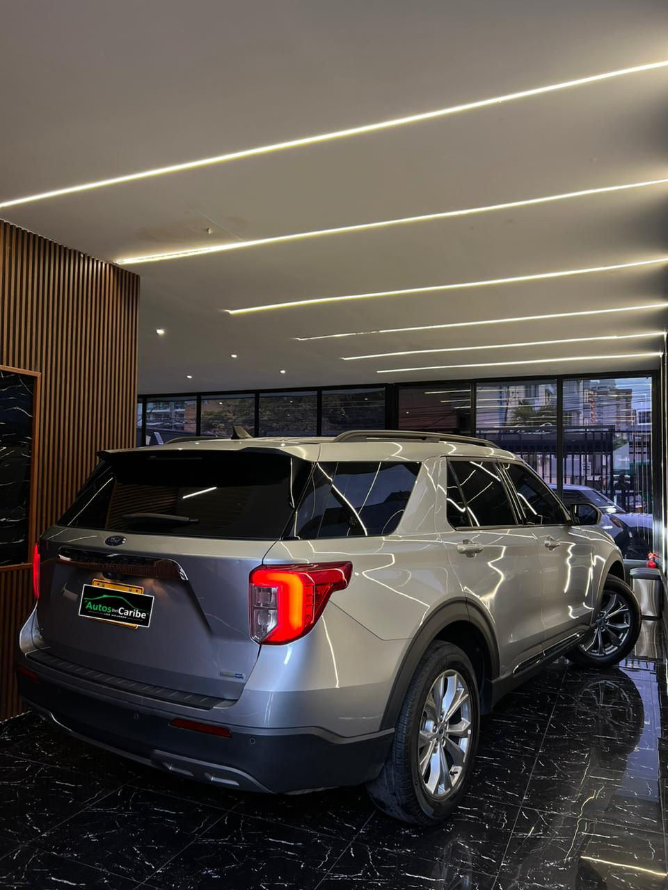 Miniatura: Ford Explorer XLT