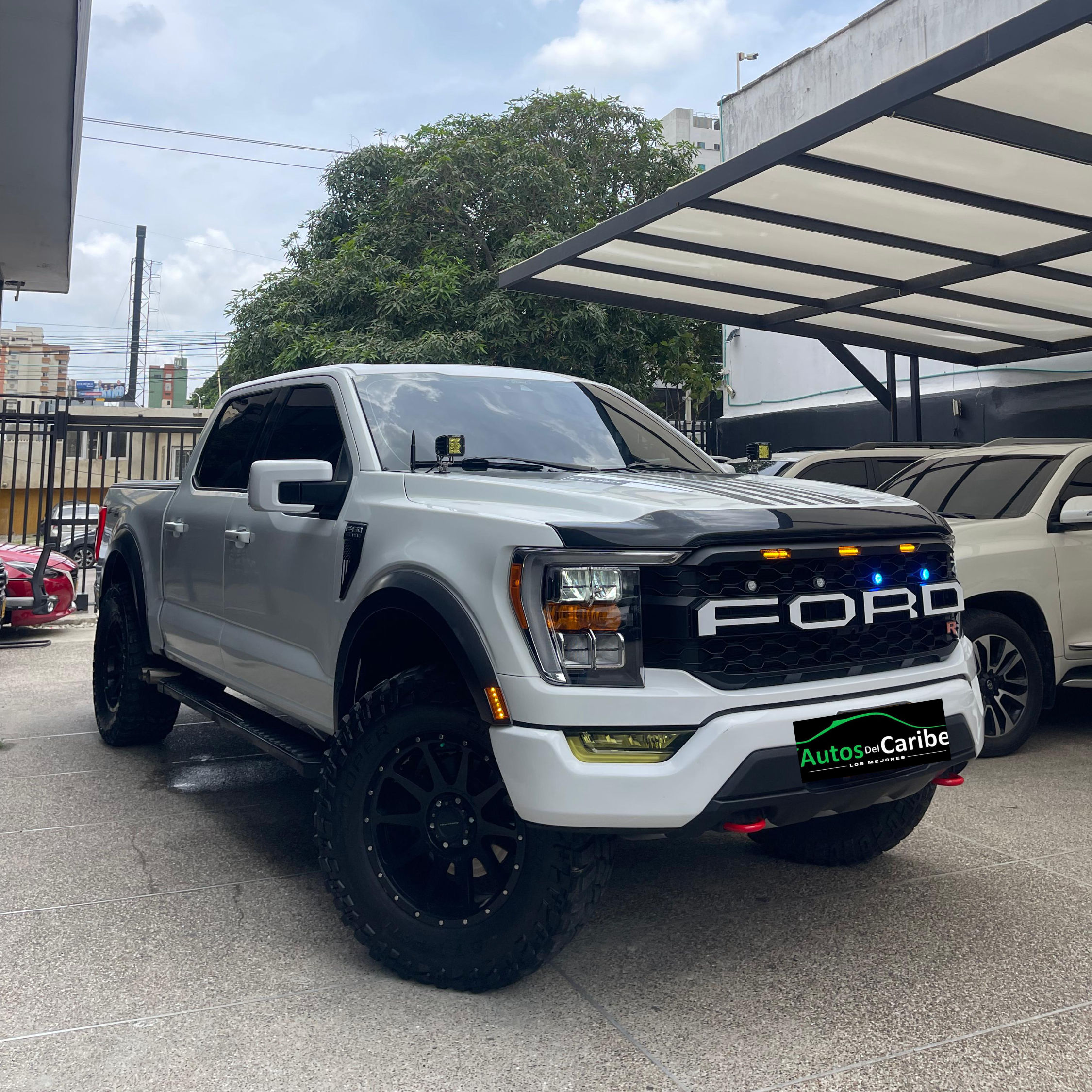 FORD F-150 LARIAT SPORT