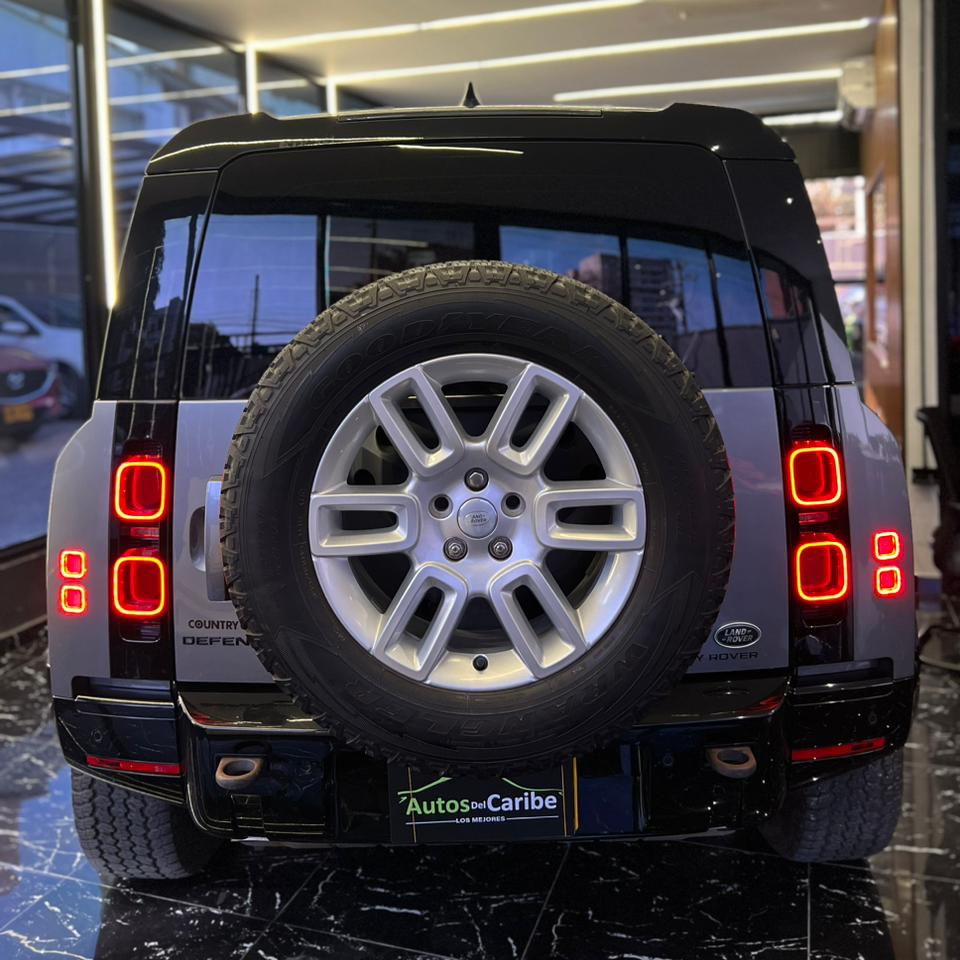 Miniatura: Land Rover Defender 2023