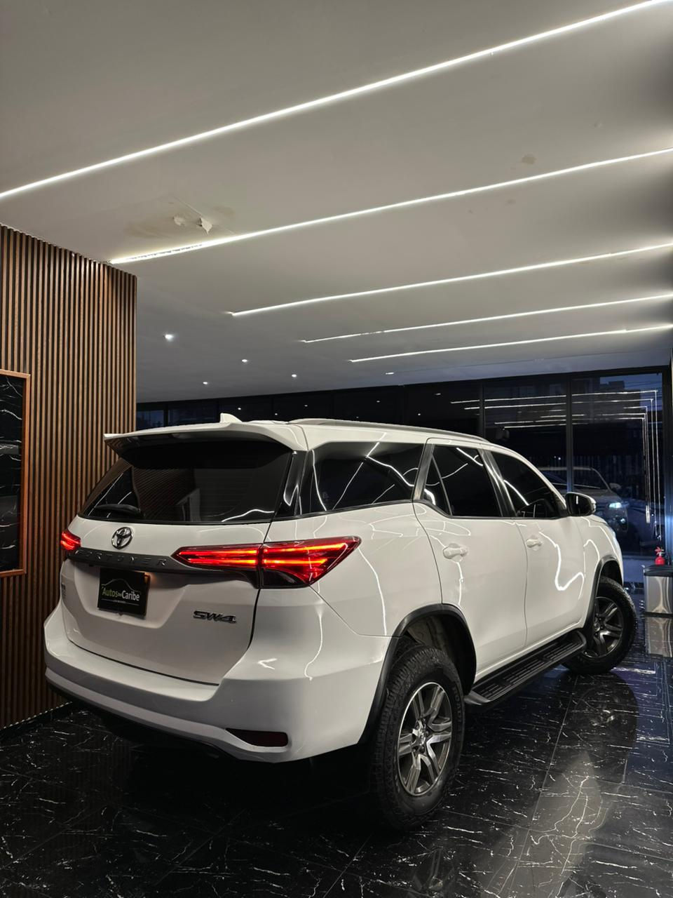 Miniatura: TOYOTA FORTUNER SW4