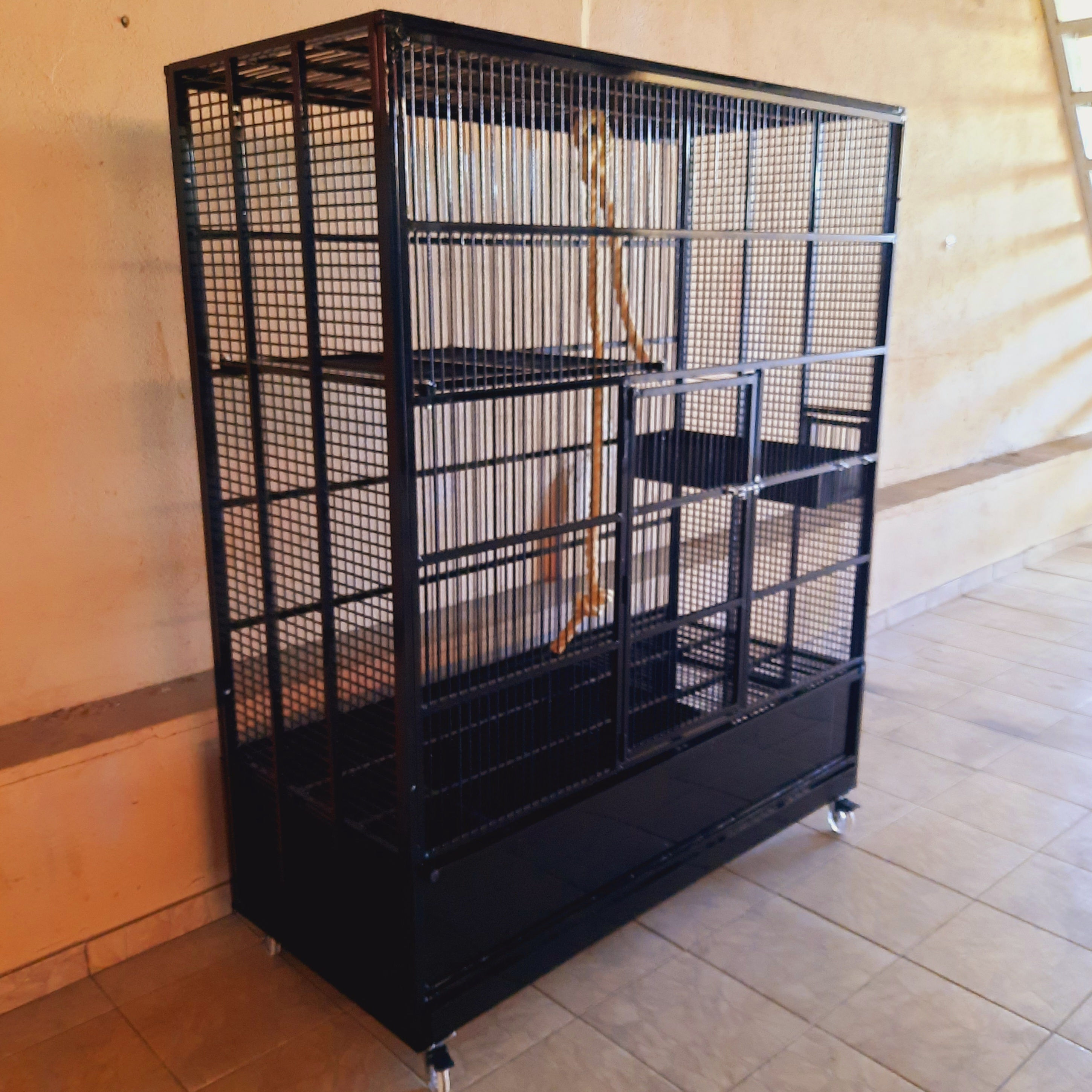 VIVEIRO 1,65 X 1,35 X 0,60 mts MALHA 1,5CM COM PATAMAR E BANDEJA COMEDOURO SAGUI