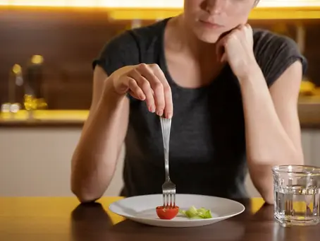 Transtornos alimentares em adolescentes: sinais precoces, riscos e estratégias de prevenção