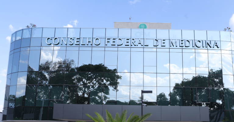 Justiça decide: somente médicos podem prescrever medicamentos