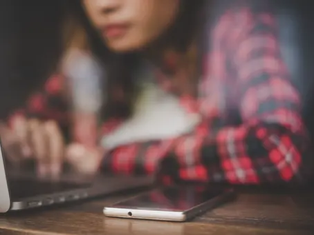 Proibições de redes sociais no Reino Unido para menores de 16 anos: regras e impactos