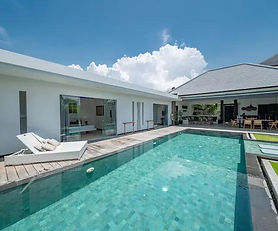 Unique! 4 Bed/4 Bath Villa in Seminyak #039