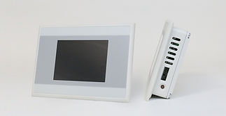 Panel HMI industrial, diseñado para visualización y control de maquinaria en entornos de automatización.