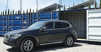 Contenedor de paneles fotovoltaicos. Energía eléctrica donde la necesitas con oficina móvil.