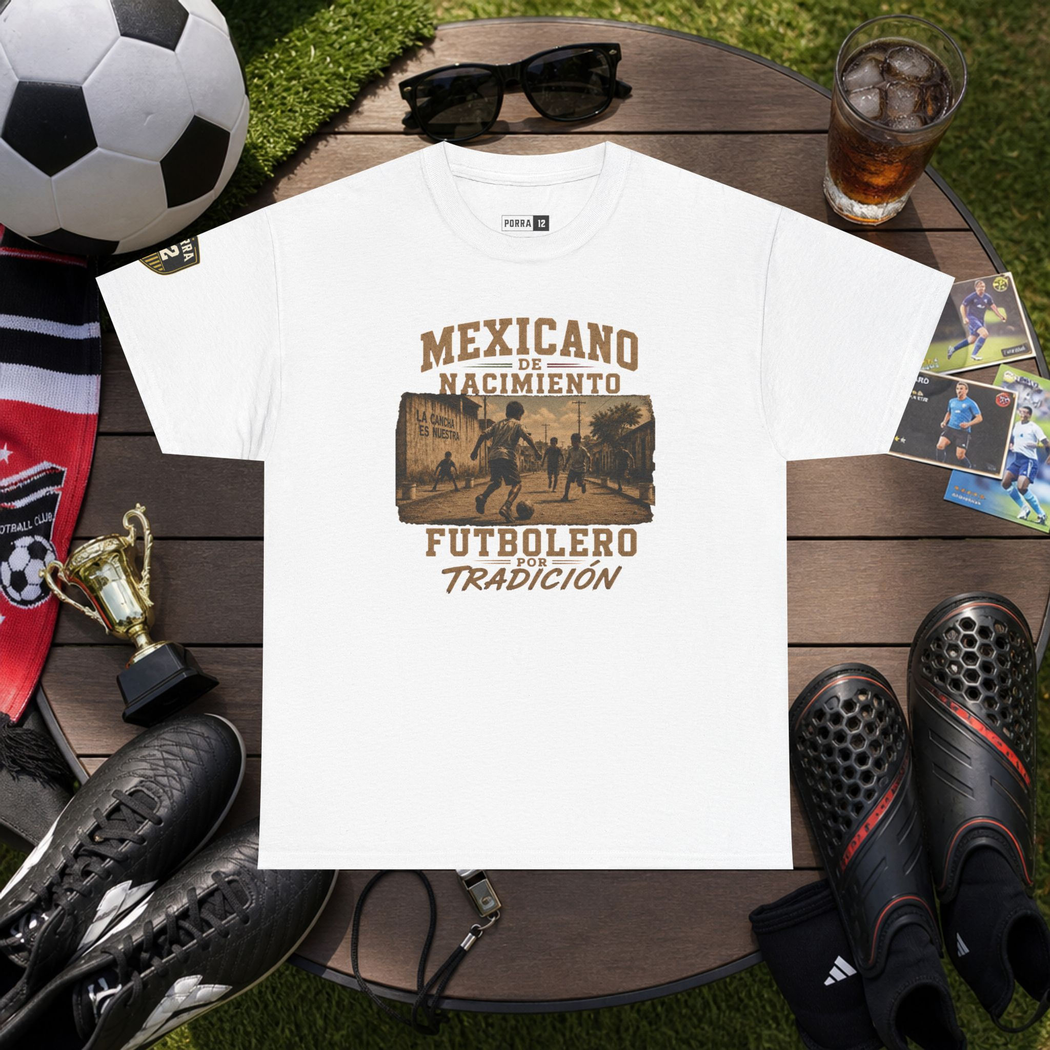 "Mexicano de nacimiento, Futbolero de corazón", Camiseta con Gráfico Vintage