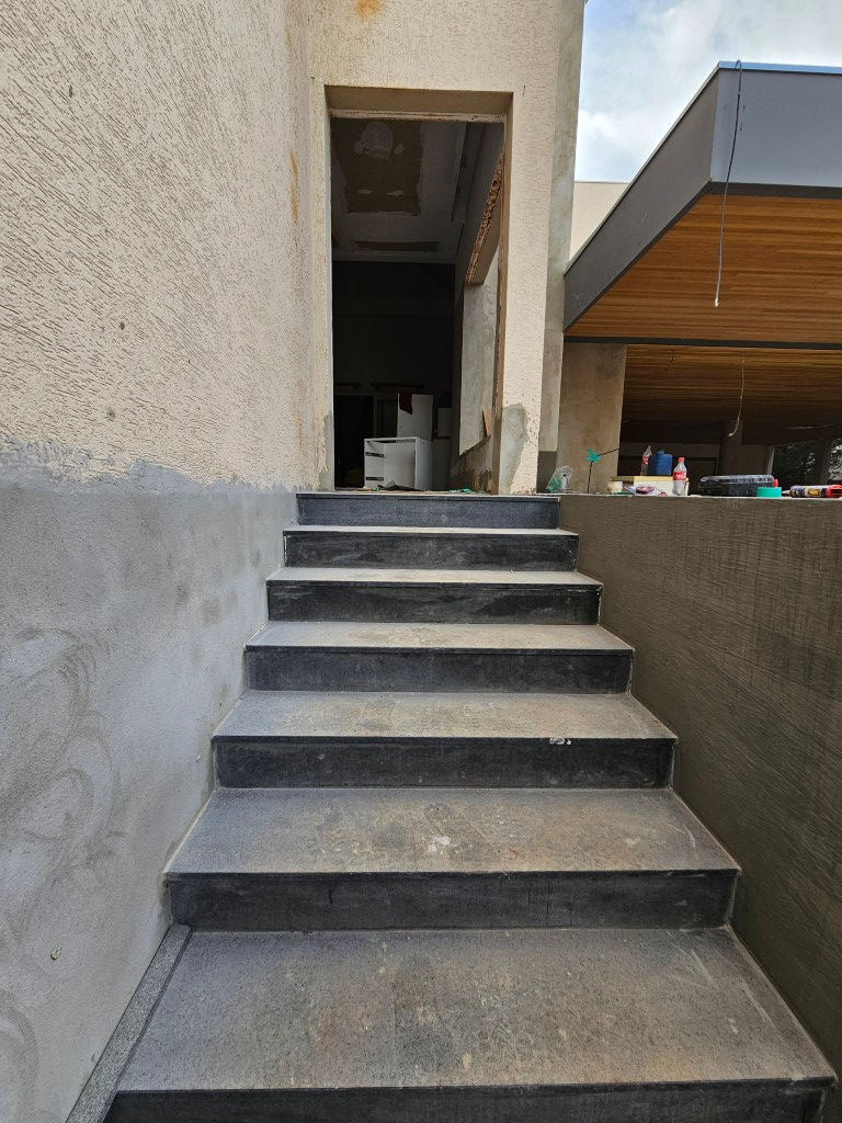 Escada e impermeabilização