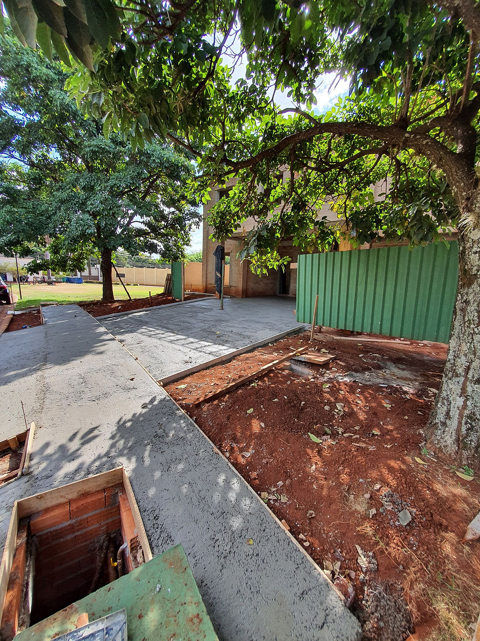 Garagem e piso externo concretados