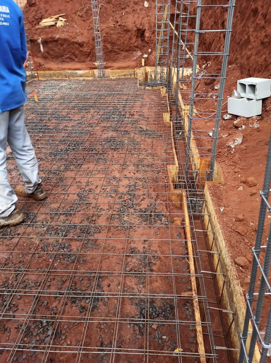 Forma e armadura finalizadas (subsolo)