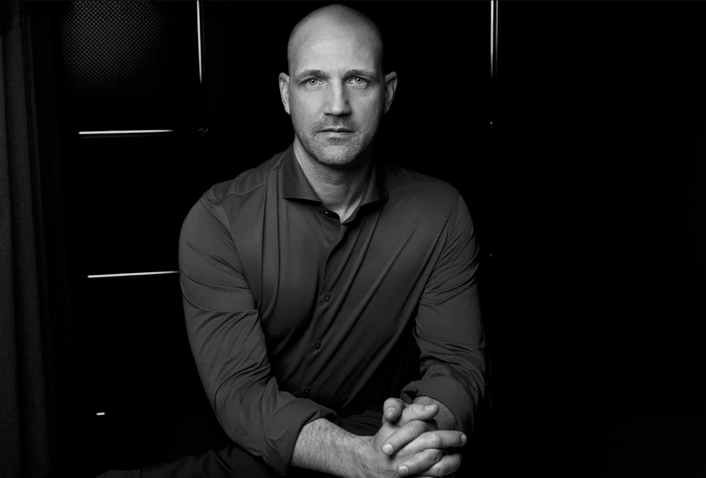 Businessfotografie im Loftstudio – moderne, reduzierte Ästhetik