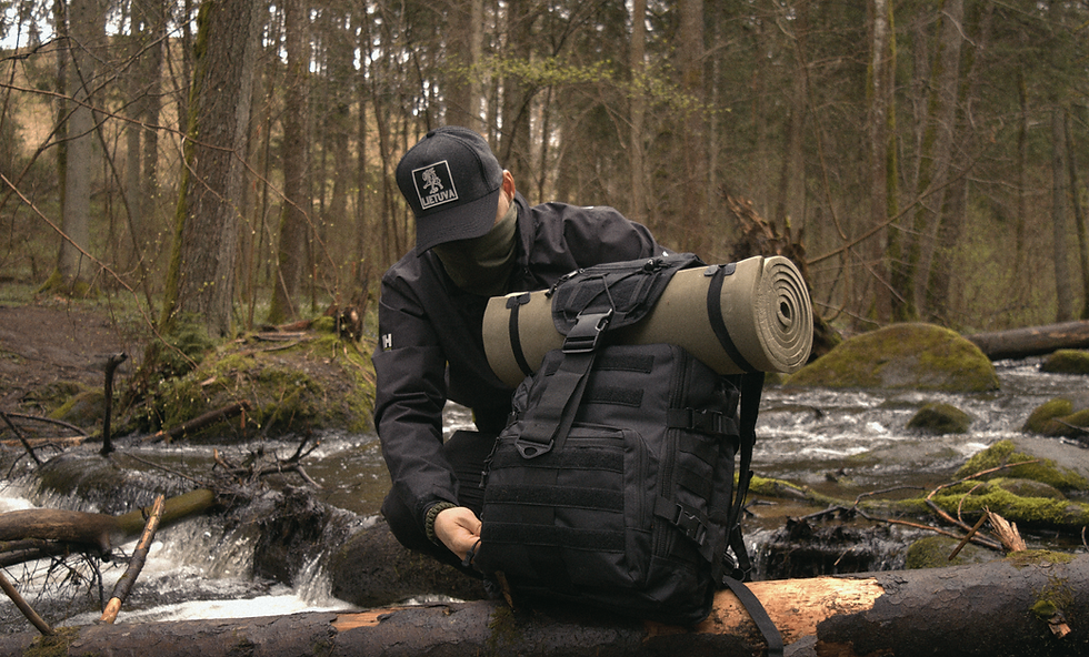 Miniatiūra: išgyvenimo kuprinė, pilietinio pasipriešinimo rinkinys, išgyvenimo reikmenys