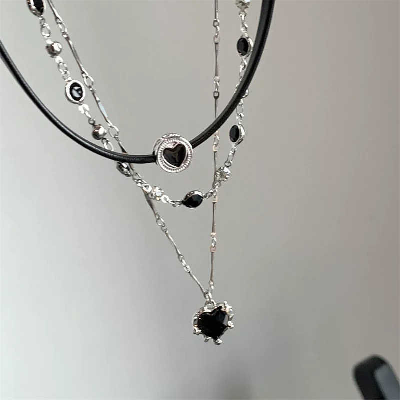 Thumbnail: Midnight Heart Layered Choker