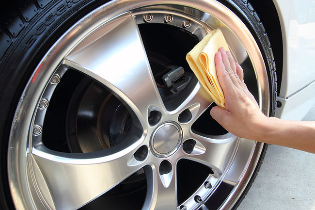 Polishing Car Tire