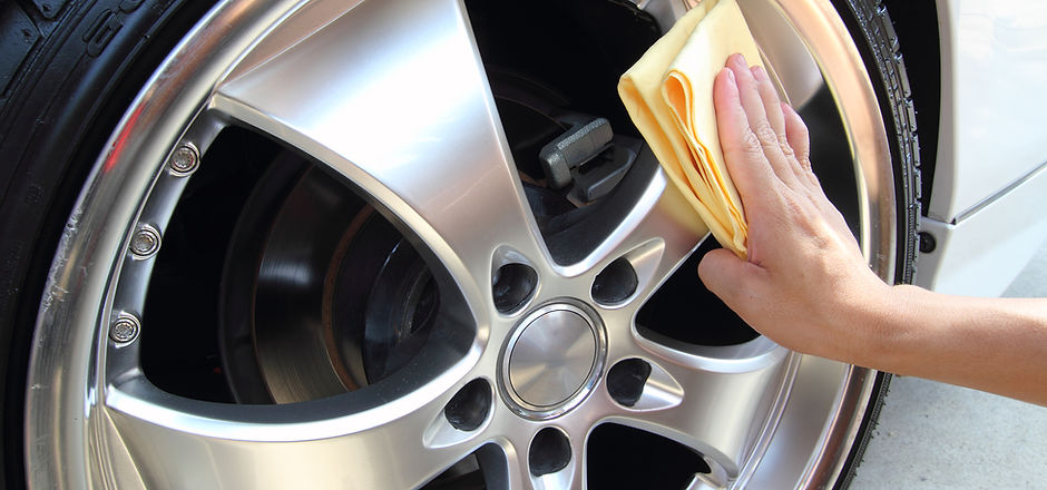 Polishing Car Tire