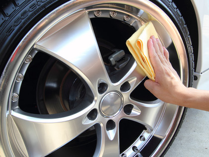 Polishing Car Tire