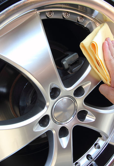 Polishing Car Tire