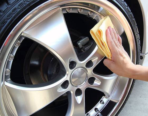 Polishing Car Tire