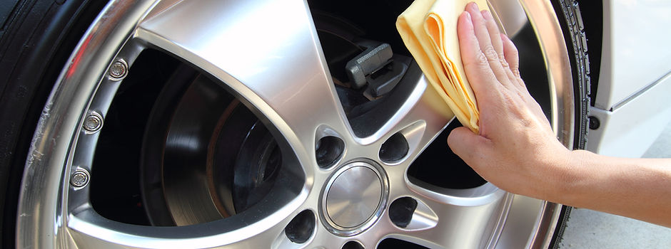 Polishing Car Tire