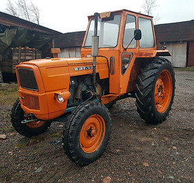 Fiat trattori OM 615 with a cab in barn yard
