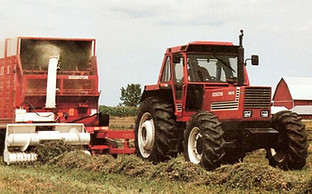 Fiat 1280 DT cutting grass for silage