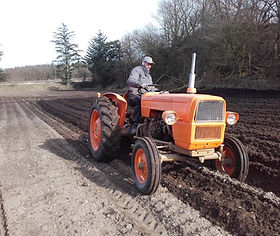Fiat Trattori Someca 315 plowing a field