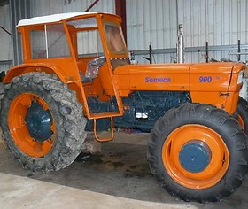 Fiat Trattori Someca tractor 900 dt with cab in a barn