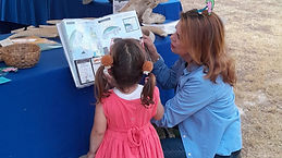 Lectura de cómic por niña.jpg