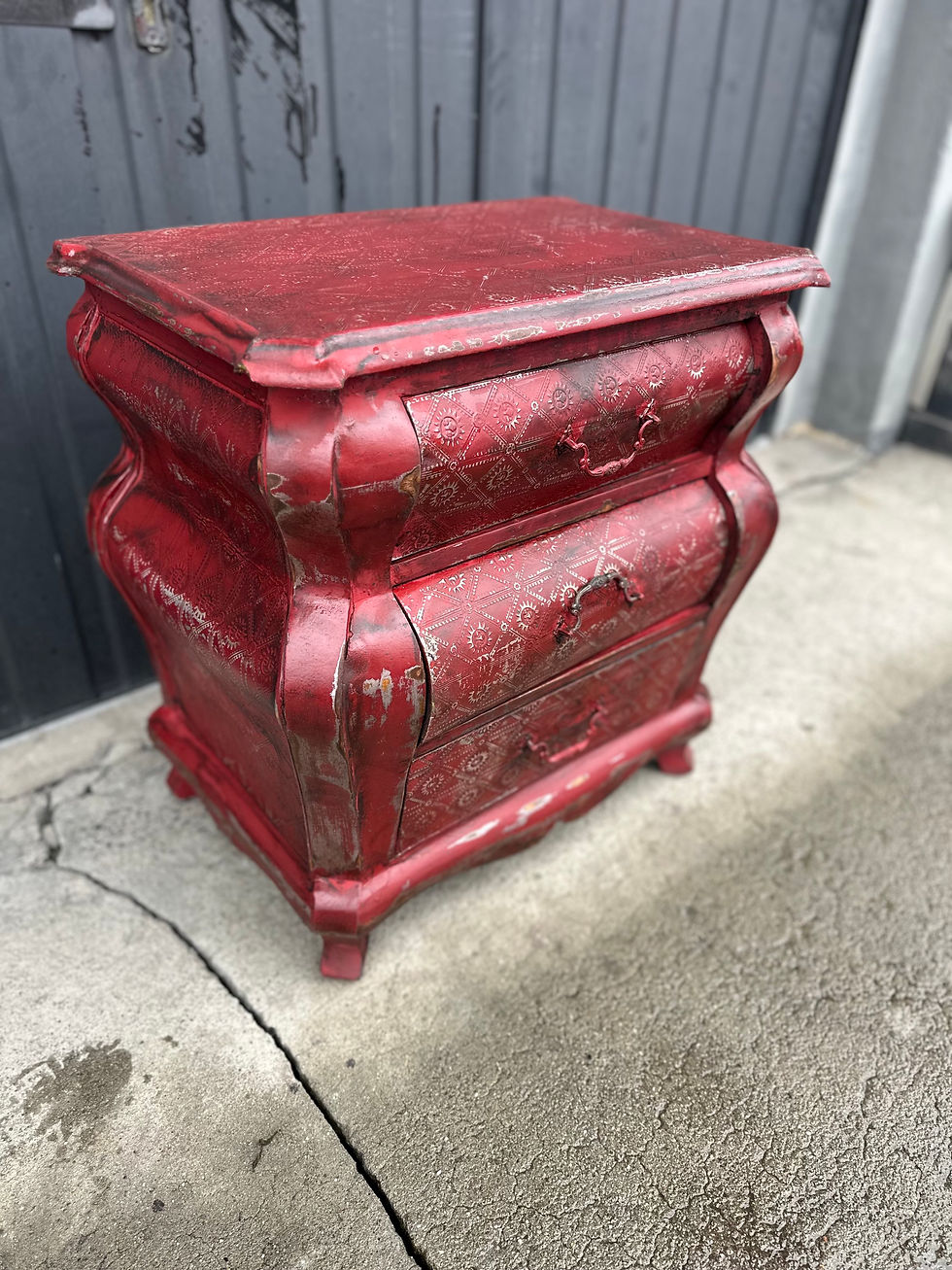 Komoda pokryta blachą